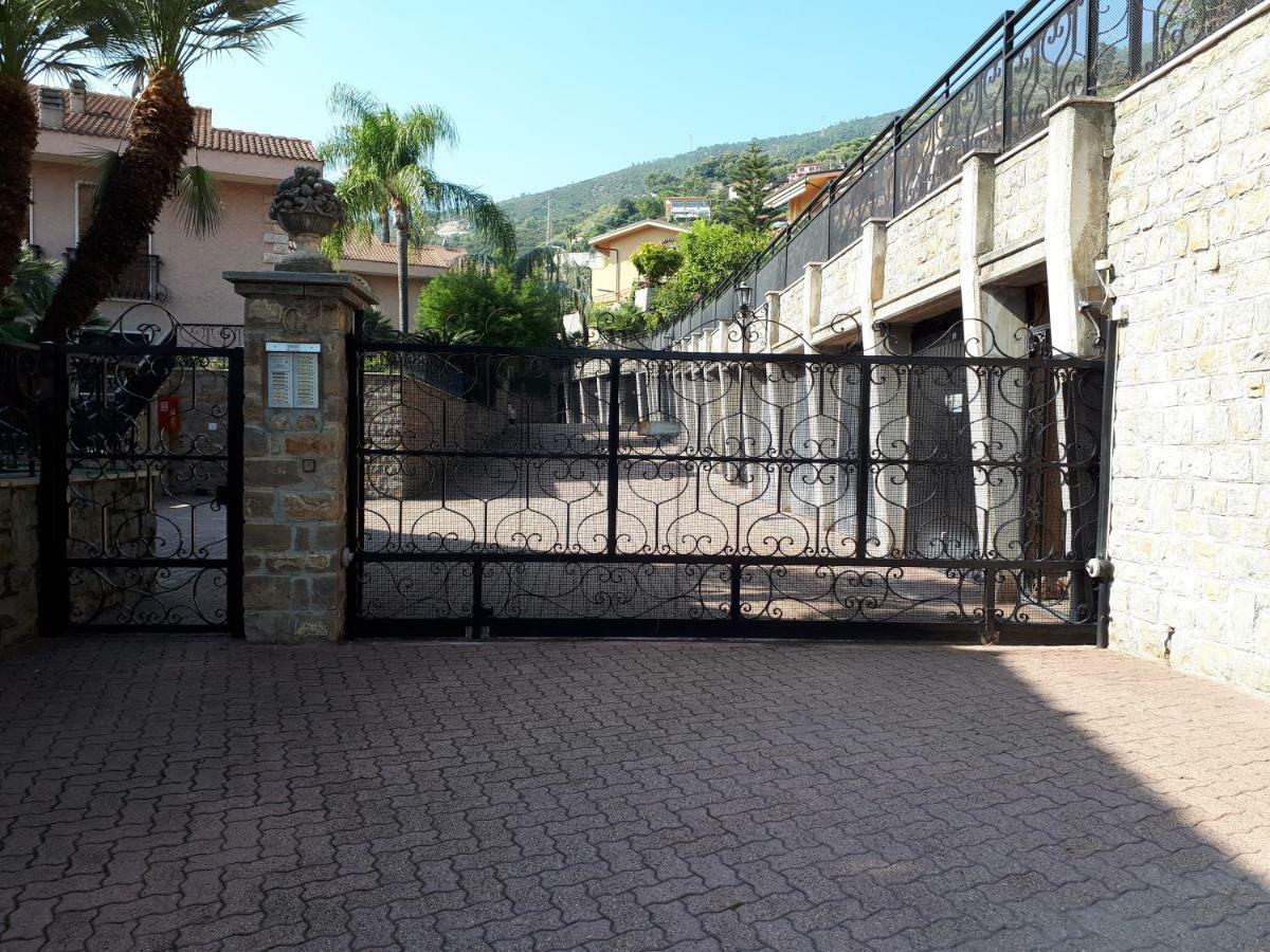 Rifugio Societa Semplice Apartment Ospedaletti Ngoại thất bức ảnh